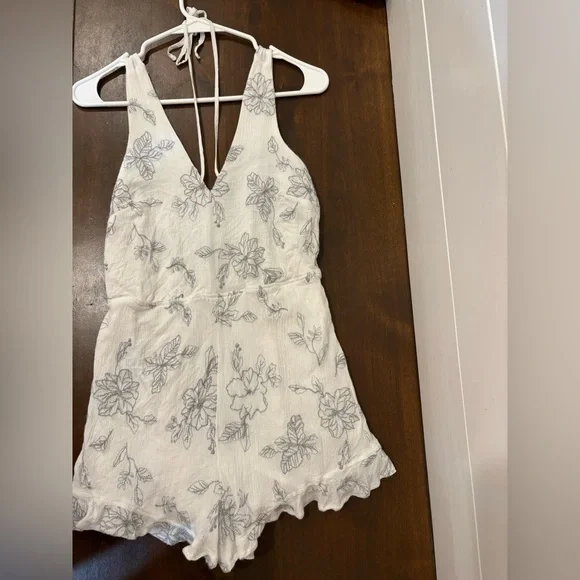 Lush white and gray romper - Picture 1 of 3